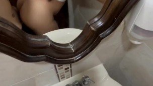 به حمام رفتم و دیدم شوهر خواهرم برهنه منتظرم است 🫢(داستان های جنسی واقعی ایرانی🔥)🇮🇷