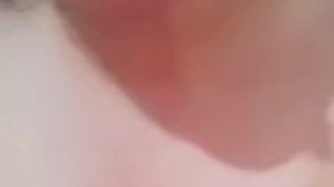 خودارضایی داغ و آب دار واسه دوستای شوهرم درخواستی انجام میدم