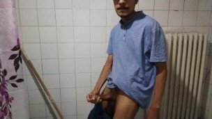 ليوم زبي مشتهي تدليك و شي مؤخرة نار 🔥 انيكها