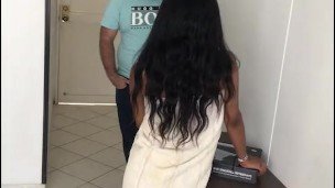 delivery man lets himself be seduced and I give him my ass