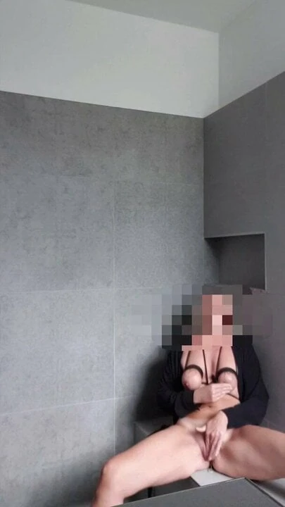 Julie’s orgasm in the bathroom