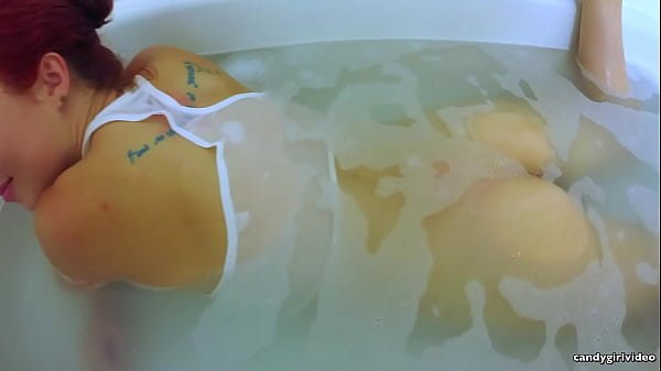 Luna Lain – Soaking Wet II HD