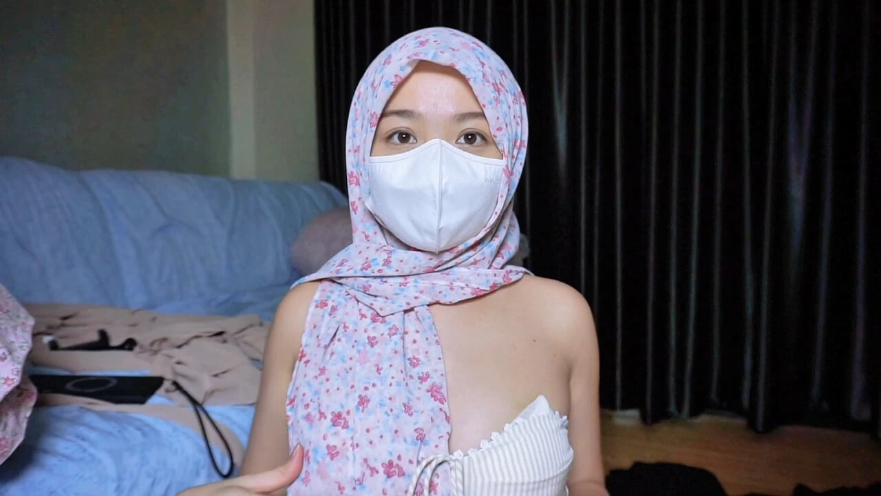 Mystery Muslim Girl Sensual curves under the veil