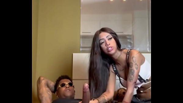 PUTINHA COMPLETOU 18 ANOS CHAMOU PRIMO PRETO PAUZUDO PRA COMEMORAR, LEVOU MUITA ROLA DE PRESENTE