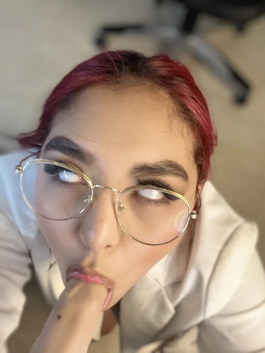 Secretary fucking her boss!!