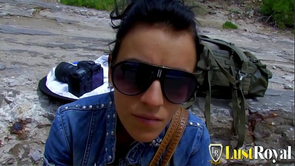 Tattooed blonde Baby Reed squirting and fucking outdoor