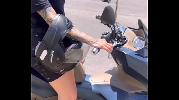 Uber moto Sapato é encoxada e tocada por influenciador famoso video vazado !