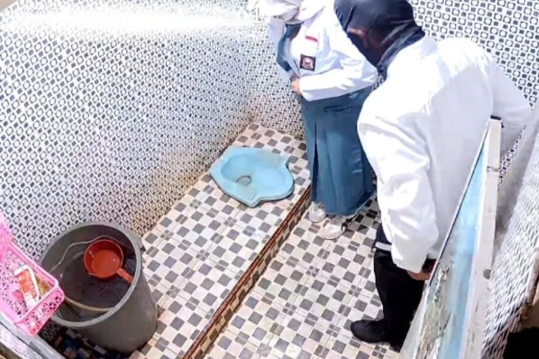 Viral Recorded by Camera of Students and School Staff