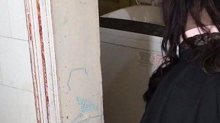 Voy de visita a casa de mi hermano y encuentro sola a mi cuñada y me la termino follando duro.